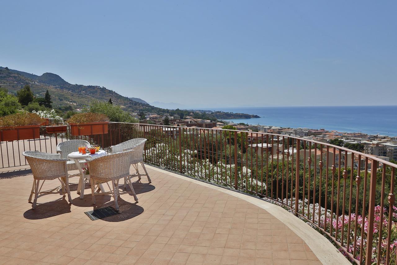 Apartamento Terrazze Ponente E Levante - By Vacation Service Cefalú Exterior foto